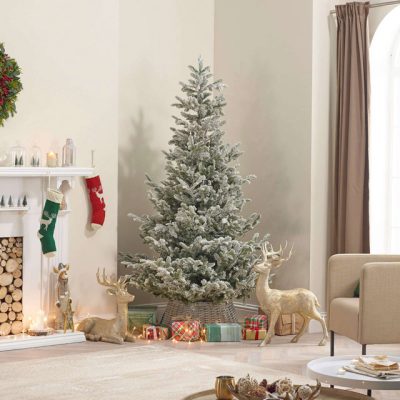 the-winter-workshop-snowy-englemanns-spruce-artificial-christmas-tree-flocked-green-5ft